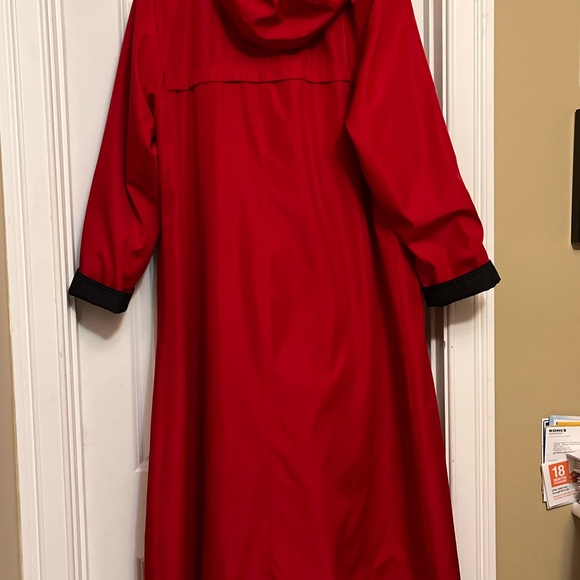Chic Red Trench Coat for Women - Picture 4 of 4
